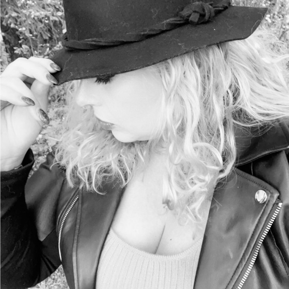 Meet your Posher, Aaron - Picture 10 of 15